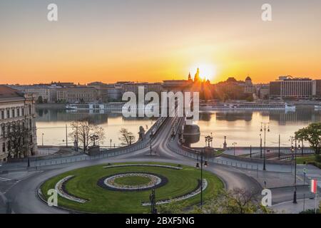 Budapest Hungary, city skyline sunrise at Danube River with Chain Bridge and St. Stephen's Basilica Stock Photo