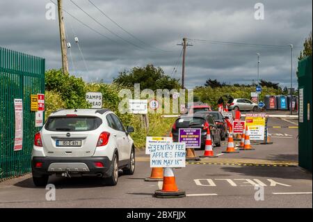 Clonakilty, West Cork, Ireland. 6th June, 2020. There were big queues at Clonakilty Recycling Centre on Saturday last. Cork County Council workers were limiting the amount of cars allowed into the centre at one time, due to the Covid-19 pandemic and Social Distancing guidelines. Credit: AG News/Alamy Live News Stock Photo