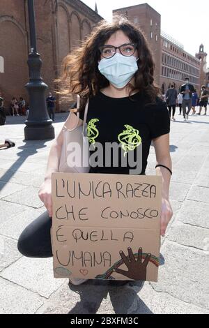 Ferrara, June 6, 2020. Flash mob for George Floyd, a black man killed by police in Minneapolis (Usa), in Ferrara, Italy. Credit: Filippo Rubin / Alamy Live News Stock Photo