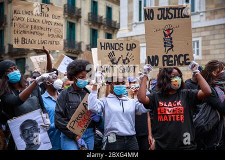 Barcelona, Spain. 07th June, 2020. BARCELONA, SPAIN-June 7, 2020. Protesters hold an anti-racism rally outside the Catalan Parliament. The demonstration was organized by the Black African and Afrodescendant Community in Spain (CNAAE) in response to the police killing of George Floyd in the United States. Credit: Christine Tyler/Alamy Live News Stock Photo