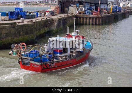 Lisa Jayne, a small inshore shellfish trawler entering Bridlington harbour in East Yorkshire Stock Photo