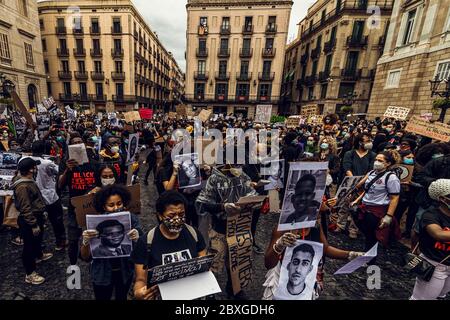 Barcelona, Spain. 7th June, 2020. Protestors read the names of black victims during a protest against racism and police brutality during a tribute to Afro-American citizen George Floyd who was killed while being restrained by Minneapolis police. Credit: Matthias Oesterle/Alamy Live News Stock Photo