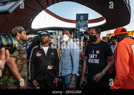 New York, United States. 06th June, 2020. Thousands joined New York City Public Advocate Jumaane in Brooklyn, where they knelt for 8 minutes, 46 seconds, the same amount of time George Floyd struggled to breathe. The eight minutes also signify the eight times Breonna Taylor was shot in her home by police in Kentucky back in March. There were no arrests. (Photo by Michael Nigro/Pacific Press) Credit: Pacific Press Agency/Alamy Live News Stock Photo