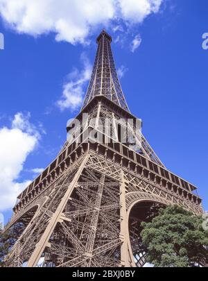 The Eiffel Tower (Tour Eiffel), Champ de Mars, Paris, Île-de-France, France Stock Photo