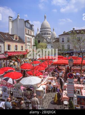 Artist stalls and restaurants in Place du Tertre, Montmartre, Paris, Île-de-France, France Stock Photo