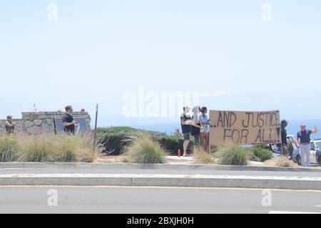 Protesters 06/06/2020 Protesters in front of the Trump National Golf Club at Rancho Palos Verdes, CA Photo by Izumi Hasegawa/HollywoodNewsWire.net Credit: Hollywood News Wire Inc./Alamy Live News Stock Photo