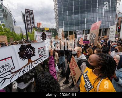 London. UK. June the 7th 2020. BLM protesters marching in front of the US Embassy during the Black Lives Matter. Stock Photo