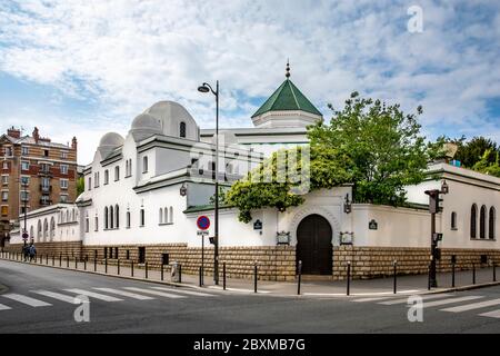 Paris, France - April 25, 2020: Built in 1926, the Grande Mosquee de Paris (Great Mosque), located in the 5th arrondissement of Paris, is one of the l Stock Photo