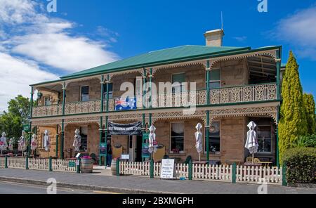 Historic Richmond Arms Hotel on Bridge Street Richmond Tasmania Australia Stock Photo