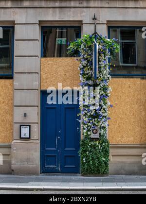 Glasgow, Scotland, UK. 6th June 2020:  A pub boarded up in Glasgow city centre in Scotland. Stock Photo