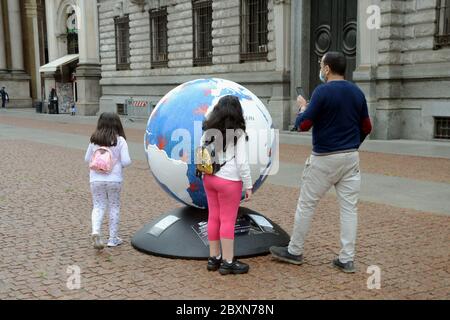 Milan, Italy. 08th June, 2020. Milan, As part of World Oceans Day, Inauguration of the Globo One Ocean Foundation, in Piazza della Scala, within the WePlanet project 100 Globi per environment (Maurizio Maule/Fotogramma, Milan - 2020-06-08) p.s. la foto e' utilizzabile nel rispetto del contesto in cui e' stata scattata, e senza intento diffamatorio del decoro delle persone rappresentate Credit: Independent Photo Agency Srl/Alamy Live News Stock Photo