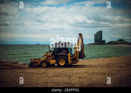 Barcelona, Spain. 8th June, 2020. Municipal workers fill sand at Barcelona's beach during the third phase of a gradual way to 'the new normal' rolling back a nearly seven weeks long nationwide strict lockdown due to the spread of the corona virus. Today Barcelona enters the third of four phases permitting the restricted reopening of bars, restaurants, gyms and the beaches for recreational swimming and sunbathing among other measures of ease. Credit: Matthias Oesterle/Alamy Live News Stock Photo