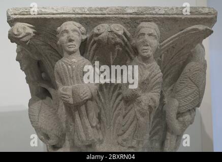 Figurative capital of the old cloister of the Santiago Cathedral. Mid 13th century. Compostela Workshop. Carved granite. On deposit from Santiago Cathedral, Galicia. Museum of Pilgrimage and Santiago. Santiago de Compostela, Galicia, Spain. Stock Photo