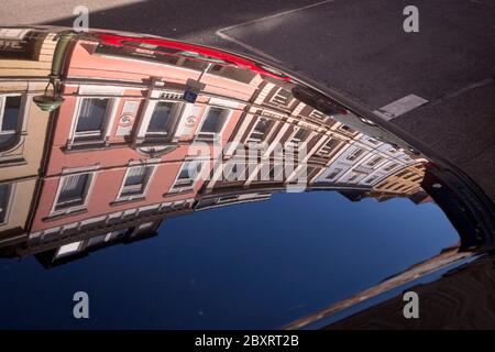 Wilhelminian style houses on Arndtstrasse in the district Suedstadt, mirroring in a bonnet, Bonn, North Rhine-Westphalia, Germany.  Gruenderzeithaeuse Stock Photo