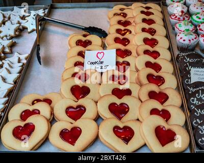 CHRISTMAS COOKIES JAM HEARTS BISCUITS STALL Heart shaped 'Love'  cookies on sale at Borough Market a popular produce retail market Southwark London Stock Photo