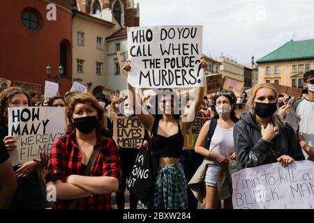 Cracow, Lesser Poland, Poland. 7th June, 2020. Young female protesters are seen holding placards with anti racist messages during the Black Lives Matter protest.Hundreds of young people took part in 'Black Lives Matter' protest in Cracow, the biggest city in southern Poland. They paid tribute to George Floyd and expressed their disapproval of police brutality and racism. Credit: Filip Radwanski/SOPA Images/ZUMA Wire/Alamy Live News Stock Photo