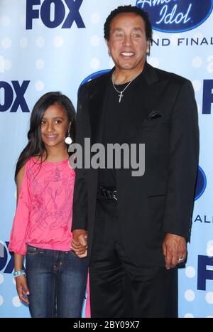 Smokey Robinson and granddaughter Lyric American Idol Season 6 finale ...