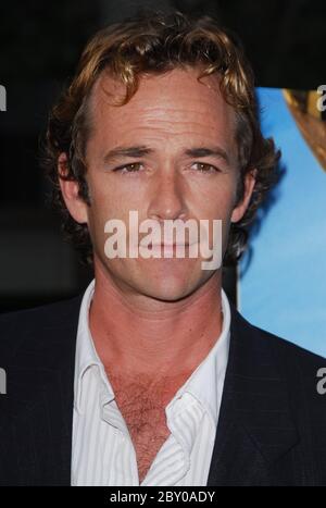 Luke Perry at the Los Angeles Premiere of the HBO Original Series 'John From Cincinnati' held at the Paramount Theater, Paramount Picture Studios in Hollywood, CA. The event took place on Thursday, May 31, 2007. Photo by: SBM / PictureLux - File Reference # 34006-5291SBMPLX Stock Photo