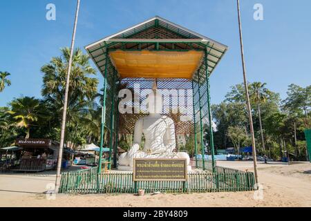a big Buddha at the Temple Wat Phra That Pha Ngao in the town of Chiang Saen at the mekong River in the golden triangle in the north of the city Chian Stock Photo