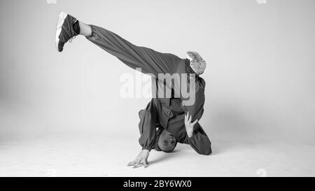 A man hip hop dancer or bboy freezes in one... - Stock Photo [67095912] -  PIXTA