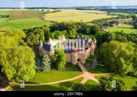 France, Cher, Berry, Route Jacques Coeur, Ainay le Vieil, Chateau d'Ainay le Vieil (aerial view) // France, Cher (18), Berry, Route Jacques Coeur, Ain Stock Photo