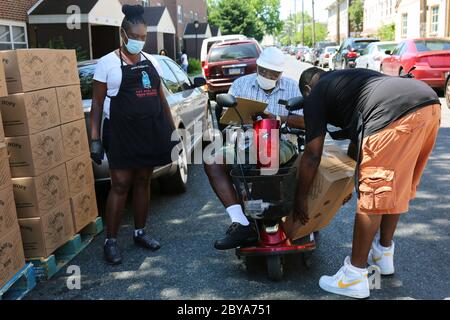 Philadelphia PA, USA. 9th June, 2020. Philly's Favor 100.7 In celebration of the station's launch, and The Real Deal Food Ministry hosted a food giveaway for 500 families Philadelphia, Pa June 9, 2020 Credit: : Star Shooter Media Punch/Alamy Live News Stock Photo