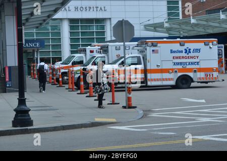 Boston, Massachusetts, USA. 9th June, 2020. COVID 19 CORONA VIRUS PANDEMIC - A busy day at the Emergency receiving area at Massachusetts General Hospital. Covid -19 and other patients arrive through the day. Cases and deaths from Covid-19 have been dropping s Massachusetts begin a planned reopening of the state to business.Newly Reported.Cases Today263.Total Cases.103,889.Newly Reported.Deaths Today.55.Total Deaths.7,408. Credit: Kenneth Martin/ZUMA Wire/Alamy Live News Stock Photo