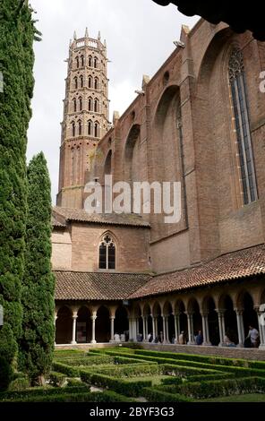 The cloister with the bell tower of the Jacobins.Toulouse.Haute-Garonne.Occitanie.France Stock Photo