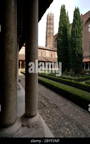 The cloister with the bell tower of the Jacobins.Toulouse.Haute-Garonne.Occitanie.France Stock Photo