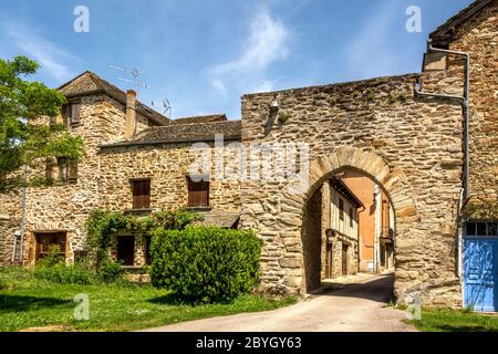 Gate of the bastide village of Sauveterre de Rouergue. Labelled Les Plus Beaux Villages de France. Aveyron department.  Occitanie. France Stock Photo