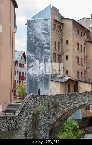 ESCALDES-ENGORDANY, ANDORRA - 2020 juny 8: River Valira on Engordany Bridge and houses view in a snowfall day in small town Escaldes-Engordany in Ando Stock Photo