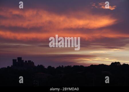 24.07.2017, Torre Alfina, Viterbo, Italy - Sunset over the Castello Torre Alfina. 00S170724D025CAROEX.JPG [MODEL RELEASE: NOT APPLICABLE, PROPERTY REL Stock Photo