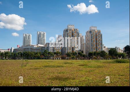 09.05.2020, Singapore, , Singapore - View of typical HDB (Housing and Development Board) high-rise public housing from the 1980s in the Bishan distric Stock Photo