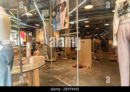 Looted Urban Outfitters store in Herald Square in New York after the previous nights looting and vandalization associated with the protests related to the death of George Floyd, seen on Tuesday, June 2, 2020. (© Richard B. Levine) Stock Photo