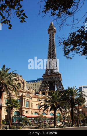 The Hopeful Traveler: Paris Las Vegas Hotel: La Fontaine des Mers