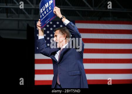 Diamondale, Michigan, USA. 10th June, 2020. General MICHAEL FLYNN speaks before US Republican Presidential candidate Donald Trump addresses supporters at The Summit Sports and Ice Complex on August 19, 2016 in Diamondale, Michigan. Credit: Jeff Kowalsky/ZUMA Wire/ZUMAPRESS.com/Alamy Live News Stock Photo