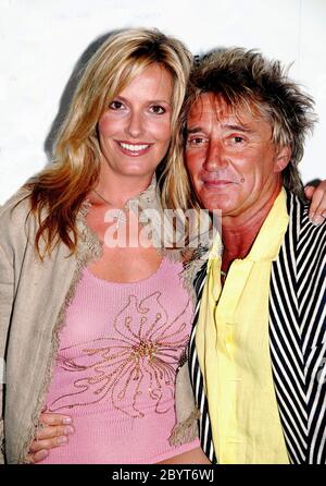 Olympic Torch concert at London's Pall Mall: Rod Stewart with girlfriend Penny Lancaster Stock Photo