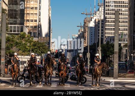 Sao Paulo, Brazil, June 07, 2020. mounted police unit prepared to prevent the entry of demonstrators in favor of democracy and against the Bolsonaro government on Paulista Avenue in Sao Paulo Stock Photo