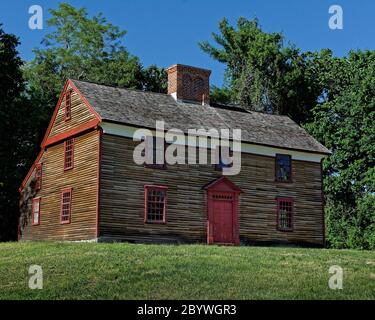 The historic 18th-century Captain William Smith house sits above Battle Road in the Minuteman National Historic Park located in Lexington, MA. Captain Stock Photo