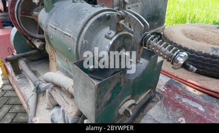 Portable rice milling machine, rice processing technology into modern ...