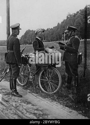 Polish Border Guard officers speaking with a peddler on the border with Germany ca. 1924-1939 Stock Photo