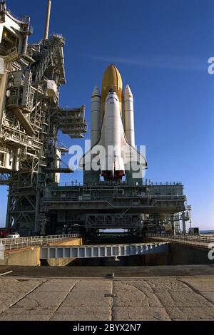 航空機・ヘリコプター NASA Space Shuttle Atlantis w/Crawler Who Will Shuttle The Last Shuttle? The Crawler Crew | WBUR