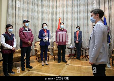 Belgrade, Serbia. 10th June, 2020. Serbian Prime Minister Ana Brnabic (1st R) meets with Chinese medical expert team in Belgrade, Serbia, June 10, 2020. After spending almost three months in Serbia helping fight the COVID-19 epidemic there, the Chinese medical expert team departed from Belgrade airport early Thursday with good wishes from Prime Minister Ana Brnabic. A sendoff for the six-strong team was held on Wednesday evening when they met with Brnabic, who later personally escorted them to the airport. Credit: Nemanja Cabric/Xinhua/Alamy Live News Stock Photo
