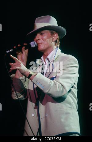David Bowie kicking off his Serious Moonlight Tour with a warm-up gig ...