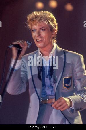 David Bowie kicking off his Serious Moonlight Tour with a warm-up gig ...