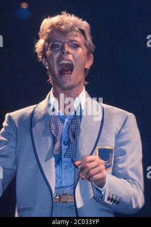 David Bowie kicking off his Serious Moonlight Tour with a warm-up gig ...