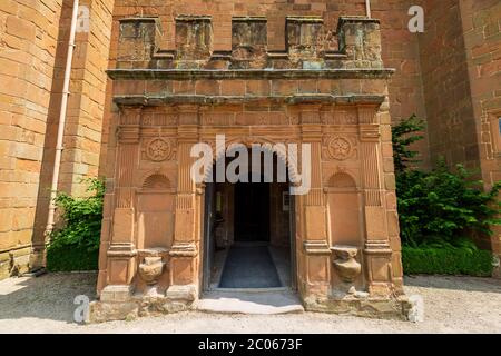 The west entrance to Leicester's Gatehouse built by Robert Dudley at Kenilworth Castle, England Stock Photo