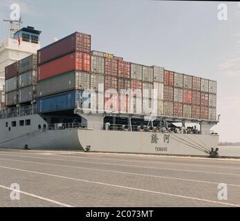 Containers loading and unloading at Felixstowe port, East Anglia, eastern England, UK Stock Photo