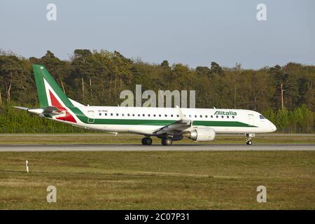 Frankfurt Airport - Launch of an Embraer E190-100 from Alitalia Stock Photo