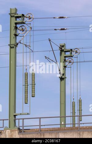 Symbolfoto, Symbolbild Oberleitung, Eisenbahntechnik. Köln; 16.04.2020 Stock Photo